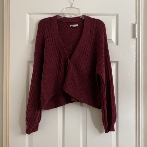 American Eagle Maroon Cropped Cardigan - Picture 2 of 4